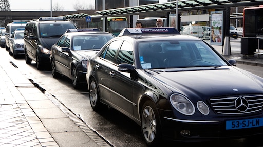 Taxi-chaos op Schiphol: situatie wordt onhoudbaar