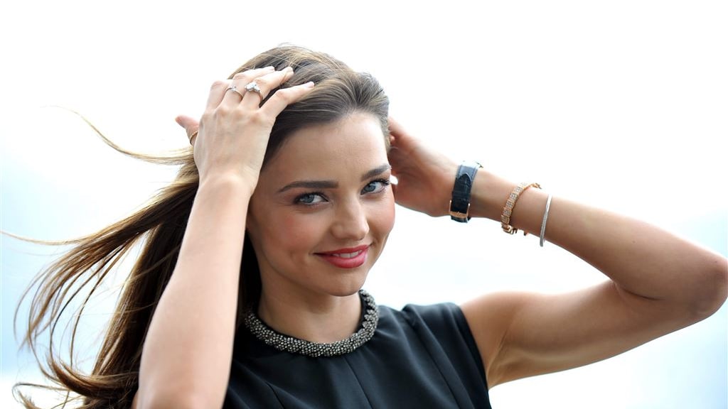 Miranda Kerr naakt op cover Harper's Bazaar