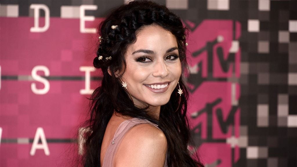 Vanessa Hudgens beboet na beschadigen rots