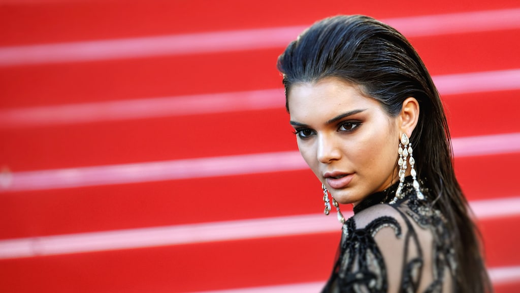 Foto's: De doorschijnende jurk van Kendall Jenner, mooi of lelijk?