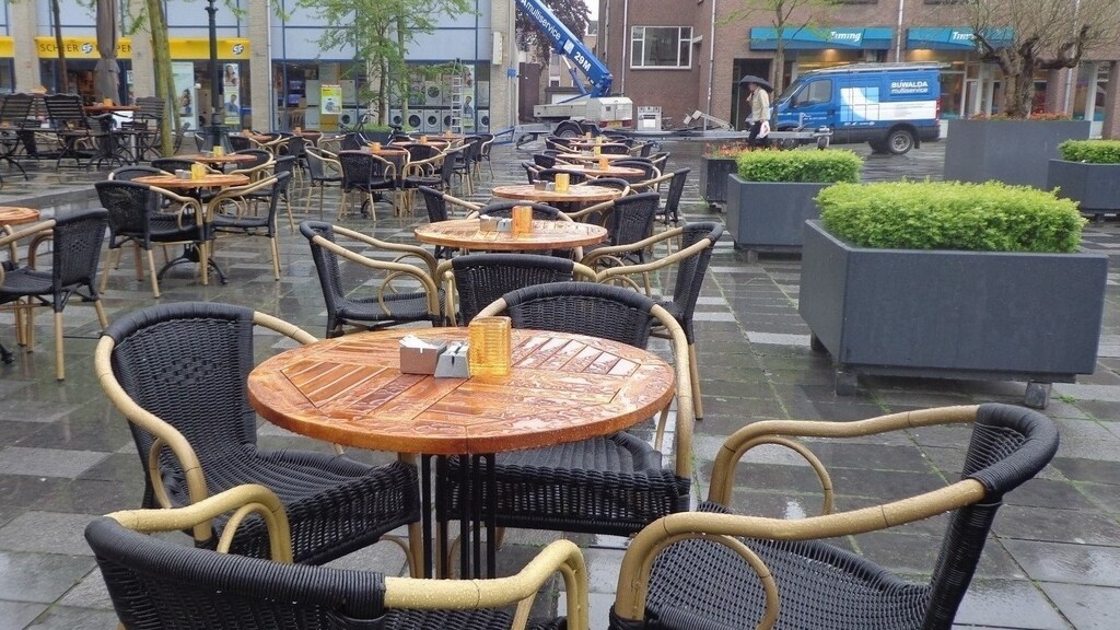 Catshuisoverleg: avondklok blijft van kracht, terrassen met Pasen nog niet open