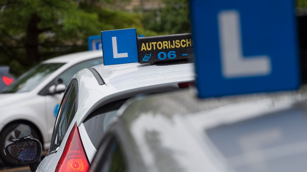 Bij rijscholen is van alles mis, zoals onbevoegde instructeurs