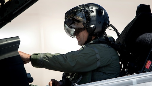 Dwars door JSF heen kijken: piloot kan het met helm van 4 ton