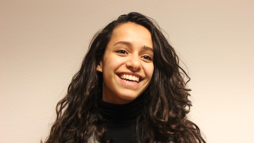 Zahra (21) voelde zich eenzaam: 'Ik durfde niemand te vertellen over mijn psychose'