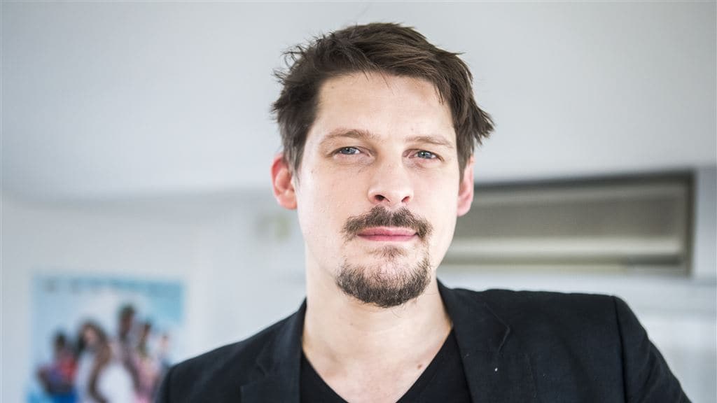 L’osso pieno di attori italiano, non la Valilia L’osso pieno di attori italiano, non la Valilia