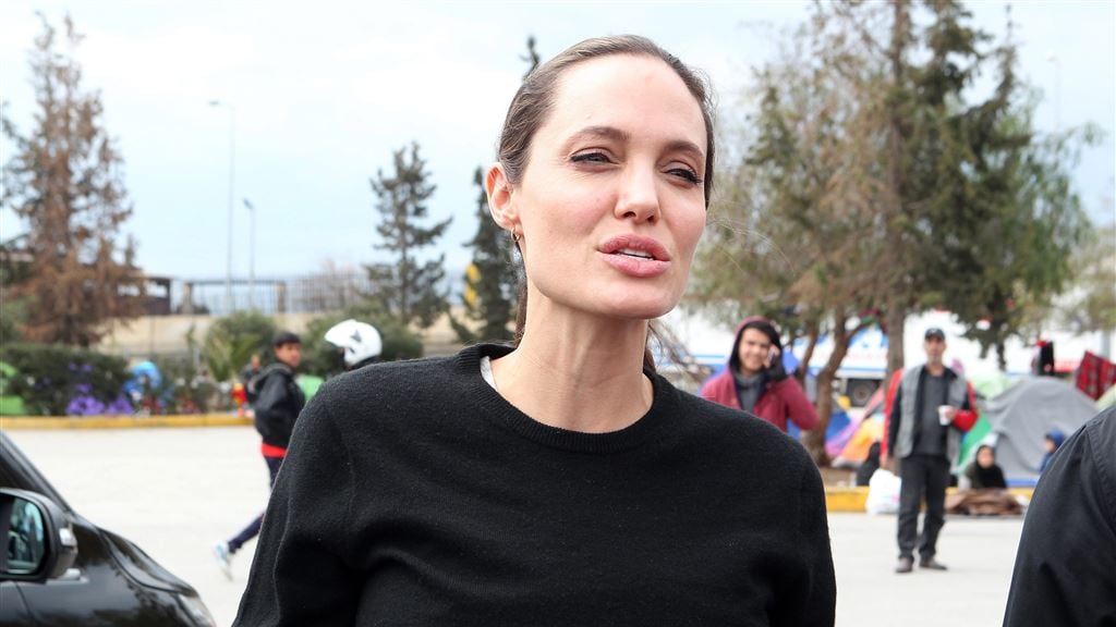 Angelina Jolie huurt woning Denise Richards