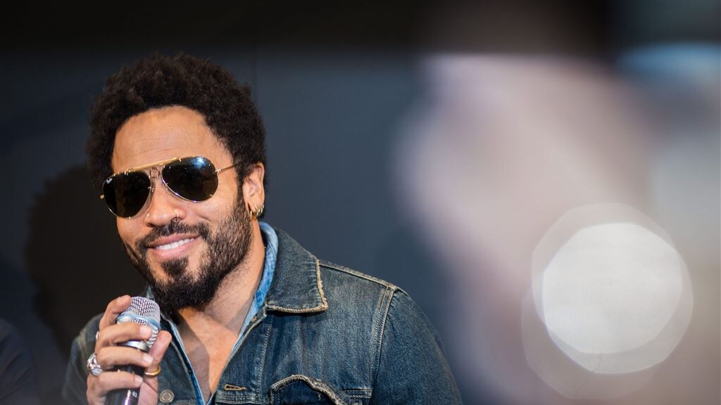 Lenny Kravitz adopteert straathondje
