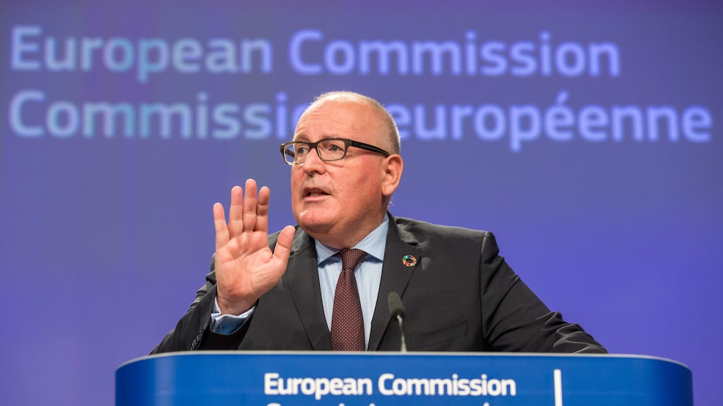 Timmermans wil zwaarste procedure inzetten tegen 'ondemocratisch' Polen