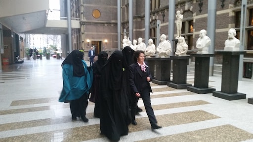 Halsema wil boerkaverbod in Amsterdam niet handhaven