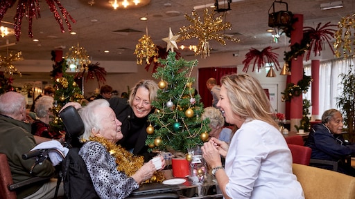 Kerstgedachte: met 1350 collega's op bezoek bij eenzame ouderen