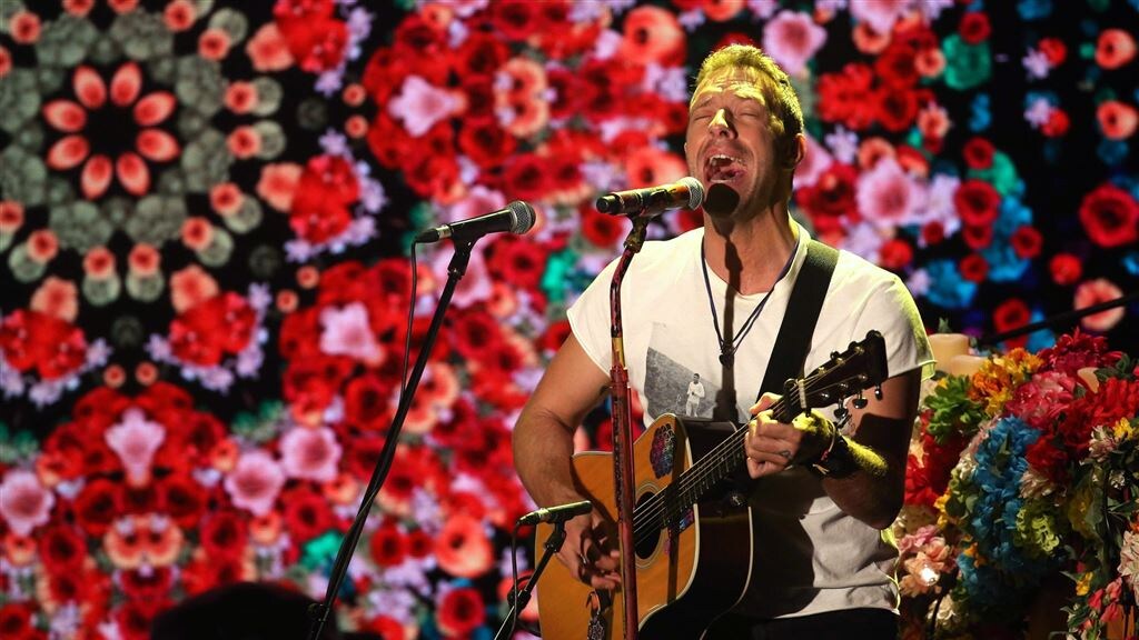 Video: Chris Martin verrast daklozen met concert