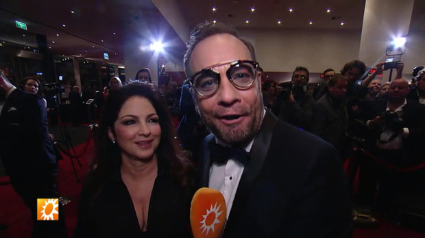 Carlo Boszhard kruipt in huid Emilio Estefan