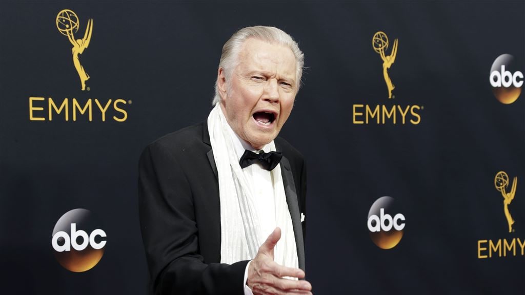 Jon Voight: Cyrus en LaBeouf promoten verraad