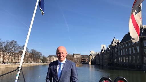 Kamerleden geïnstalleerd: Raemakers was doodziek, nu jongste Kamerlid