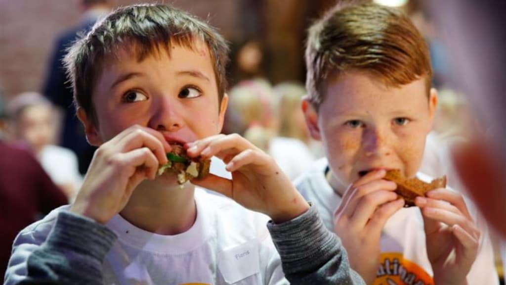 Tineke werd woest om eet- en drinkgeluiden: 'Kon iemand wel knal voor z'n kop geven'