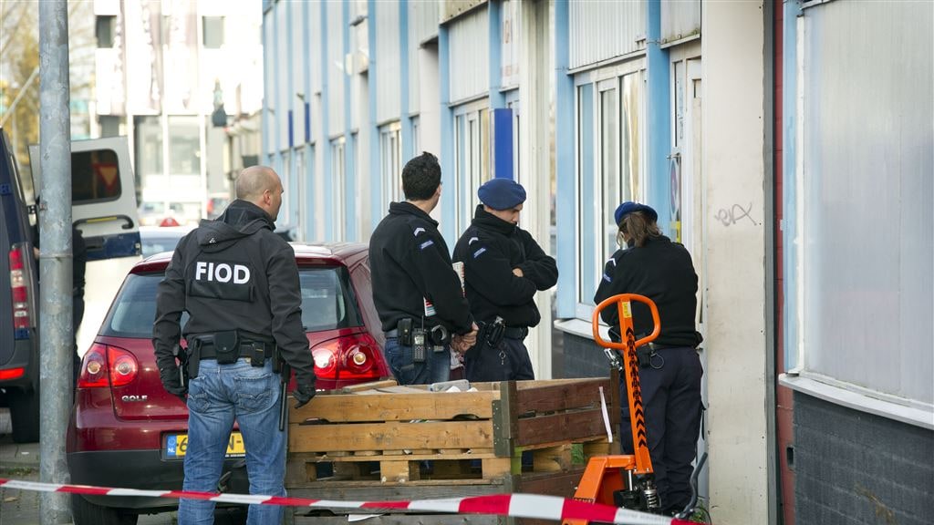 FIOD jaagt op zwartspaarders, invallen in heel Nederland