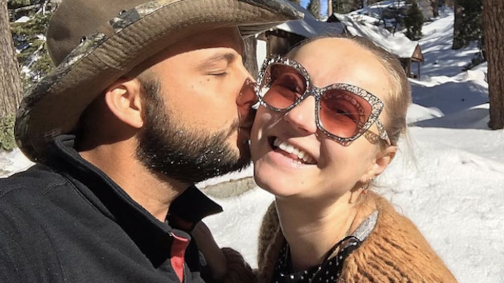 Foto: Carolien Spoor druk bezig met babykamer