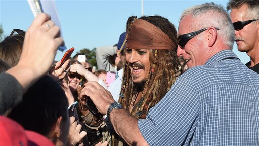 Johnny Depp verrast fans in Disneyland
