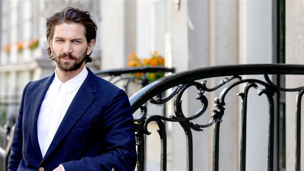 Michiel Huisman blijft nuchter onder succes