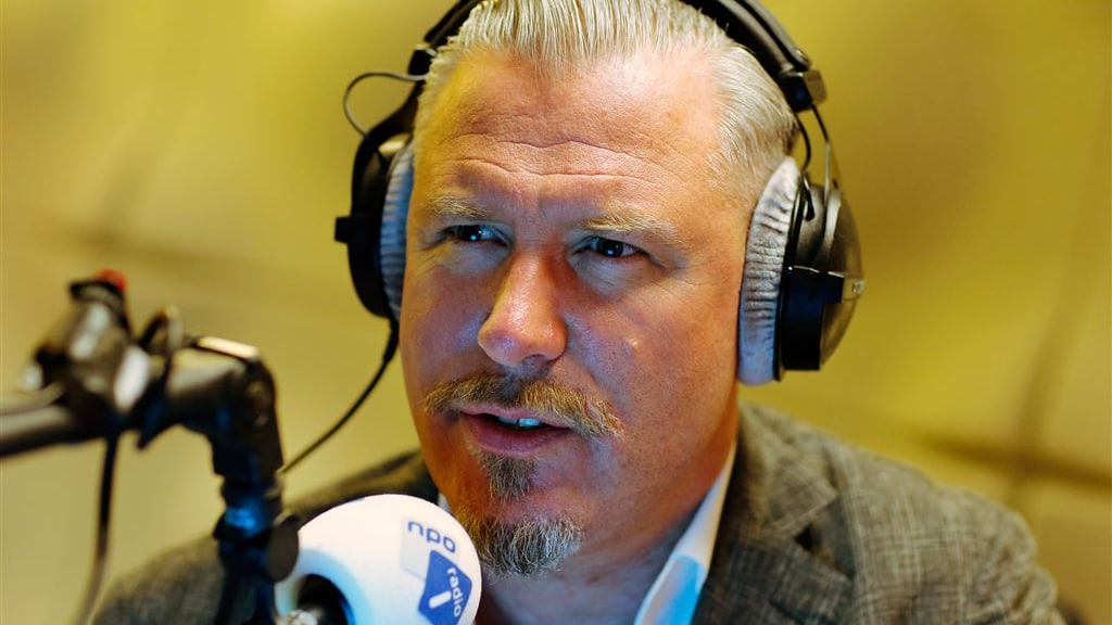 Eric Corton praat met vluchtelingen in Italië