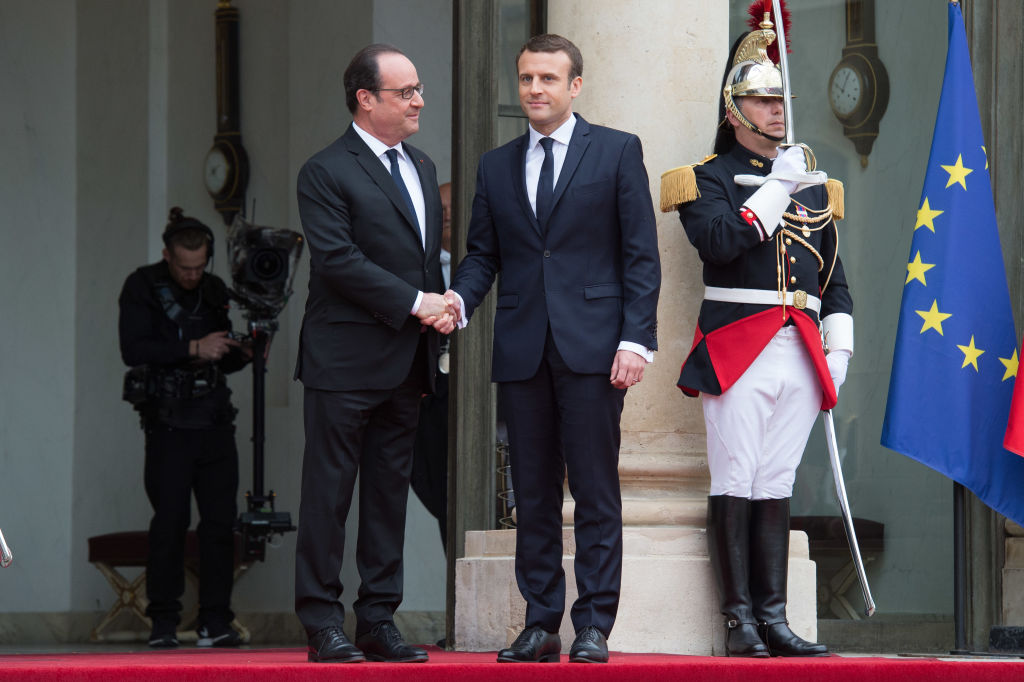 Macron is nu officieel president van Frankrijk (en de jongste ooit)