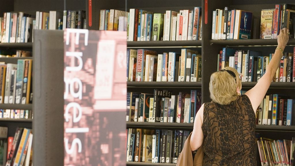 Bieb stopt met boetes: 'Kan ik na 24 jaar eindelijk mijn boek terugbrengen'