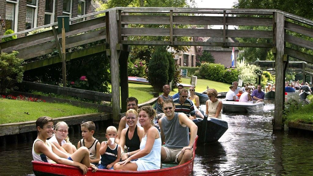 Giethoorn krijg speciale ambtenaar omdat inwoners gek worden van toeristen