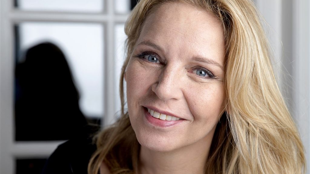 Esther Verhoef duikt in de modewereld