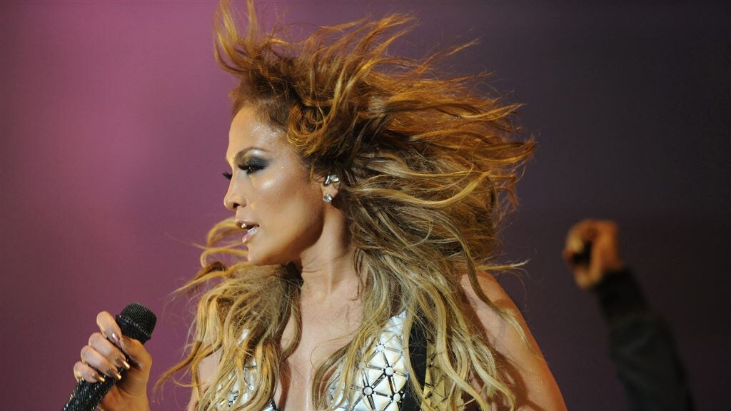 Jennifer Lopez na tien jaar met Spaanse single