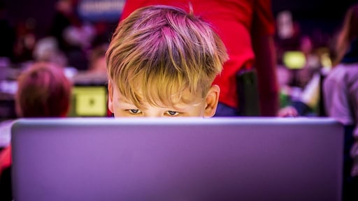 'Kinderen moeten verplicht computerles krijgen om werkloosheid te voorkomen'
