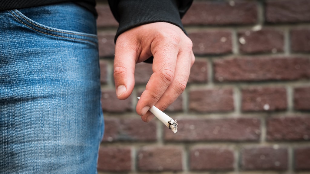 Strengere rookmaatregelen: 'Al kost een pakje 20 euro, ik stop niet'