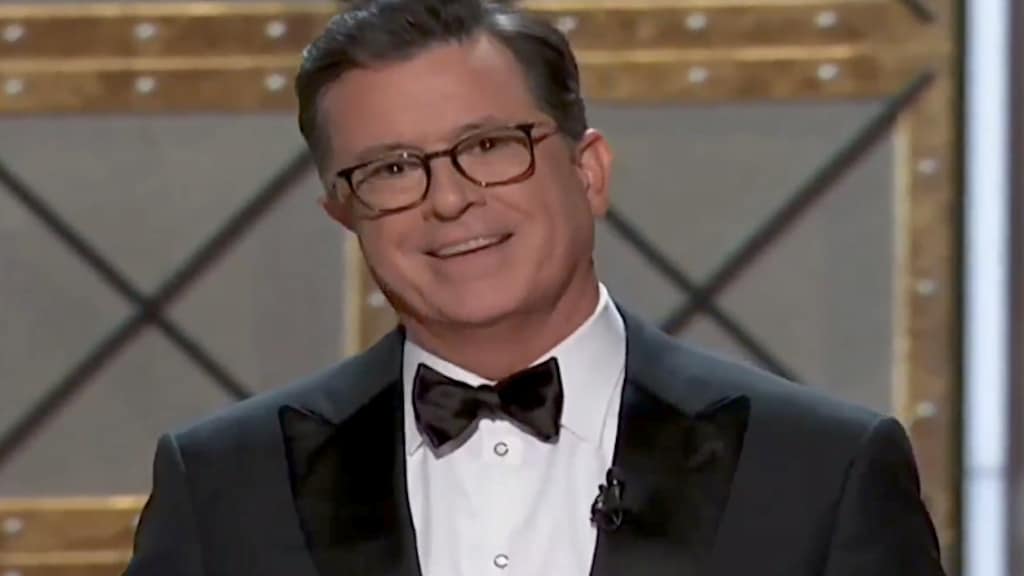 Stephen Colbert veegt vloer aan met Donald Trump bij Emmy’s