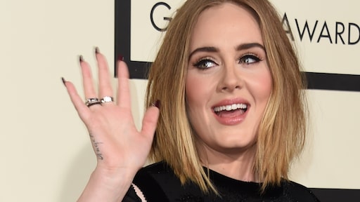 Adele praat mond voorbij en verklapt datum nieuw album