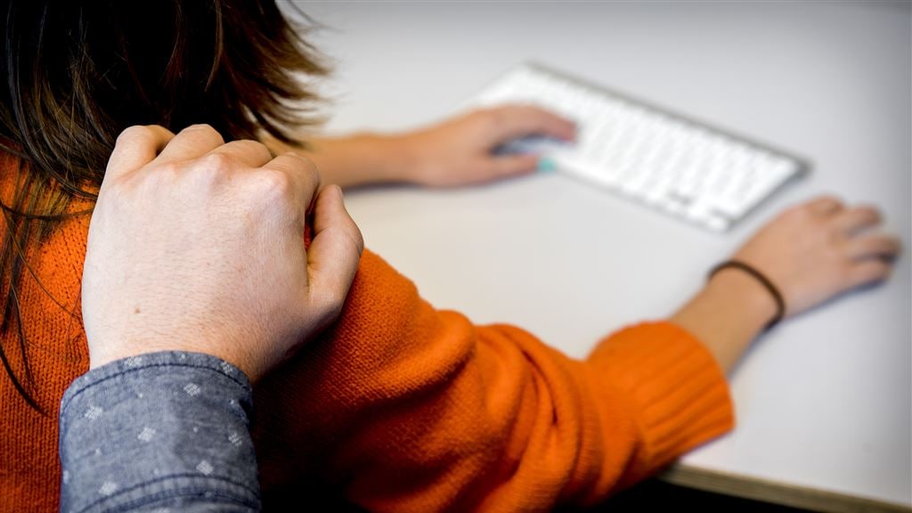 Seksuele intimidatie op de werkvloer: 'Stagiaires zijn makkelijke prooi'