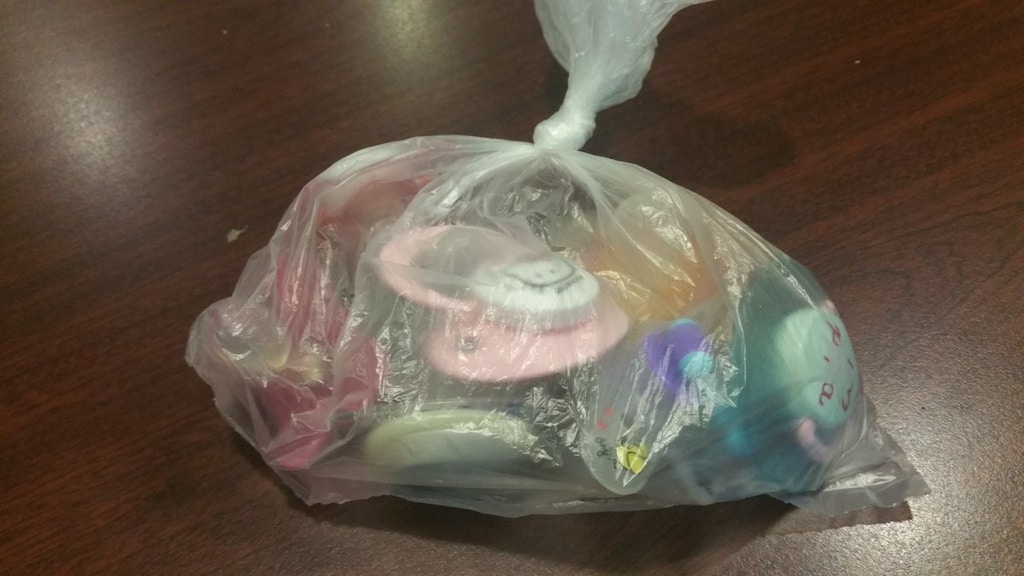 Robin (3) levert al haar spenen in bij politiebureau