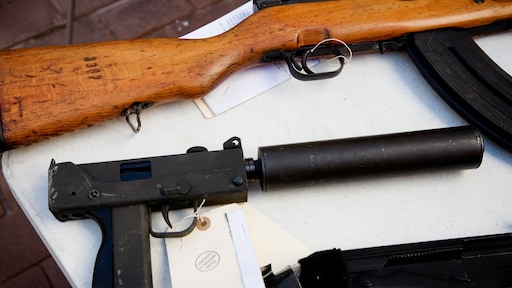 Agent lokt Nederlandse tieners in val voor kopen pistool via dark web