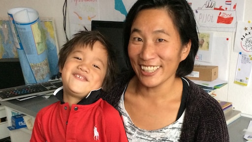 Tom (4) schrijft boek over hoogbegaafdheid: 'Ik heb een renpaard in mijn hoofd'