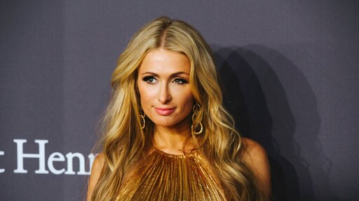 Paris Hilton zet 'eerste' selfies op Twitter
