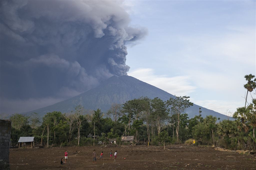 Luchtverkeer mijdt oostkant Bali na uitbarsting vulkaan Agung