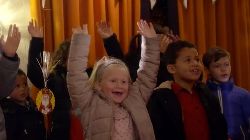 Jamai Loman verrast samen met Sinterklaas 3 gezinnen