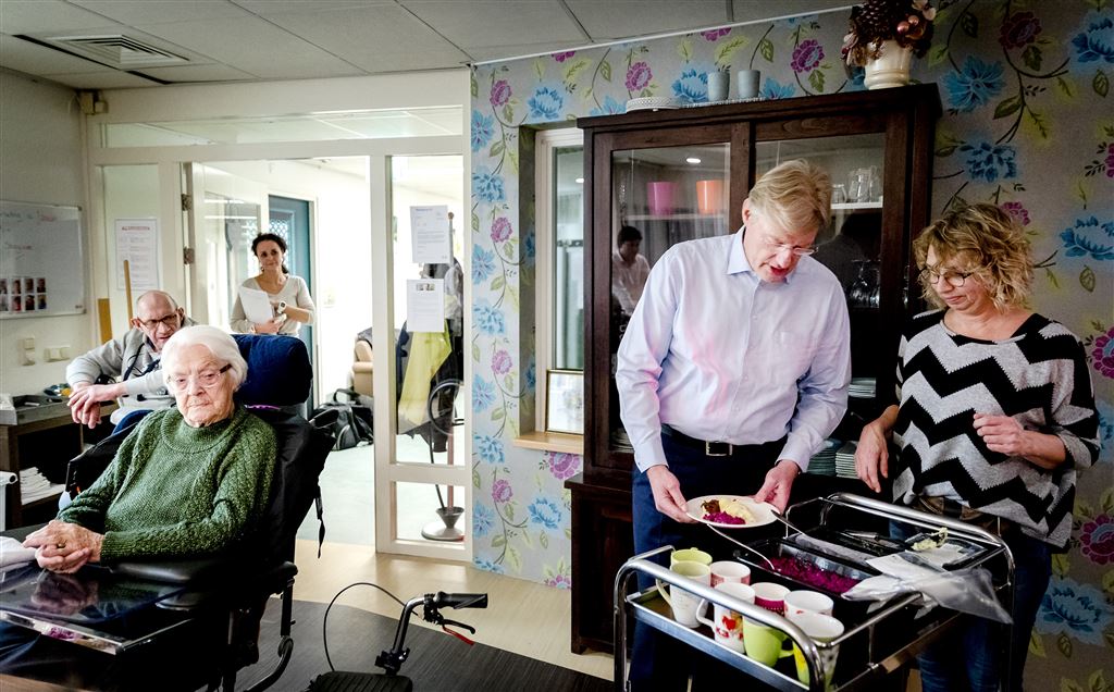 Blunderende toezichthouder zorginstelling Warande stapt toch op