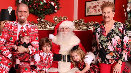 Perez Hilton draagt Nederlandse kerstoutfit