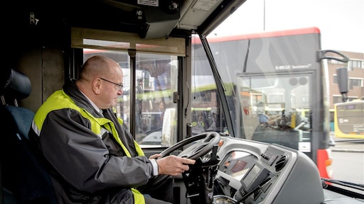 Buschauffeur Teeven kan nog tot aan zijn pensioen wachtgeld krijgen
