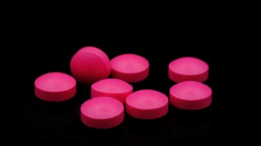 Ibuprofen niet zo onschuldig: 'Het is mooi en roze, maar zeker geen snoepgoed'