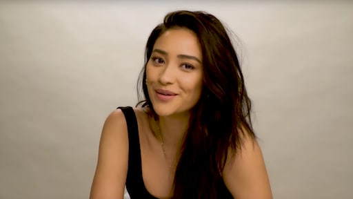 Pretty Little Liars-actrice naakt straat op