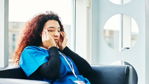 Jonge vrouwen, wees wat egoïstischer op je werk (en voorkom een burn-out)