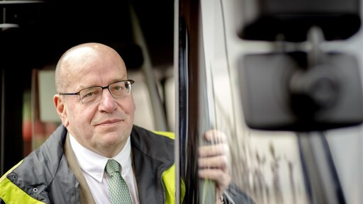 Nieuwe baan Teeven in jeugdzorg (maar hij blijft ook buschauffeur)