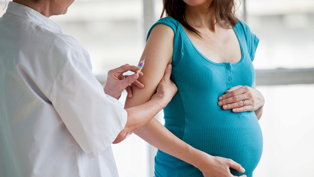 'Inenten tijdens de zwangerschap, ben je gek?' Deskundigen reageren