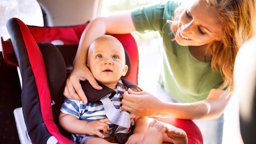 3 op de 4 kinderen zit onveilig in autostoeltje: zo moet het wel