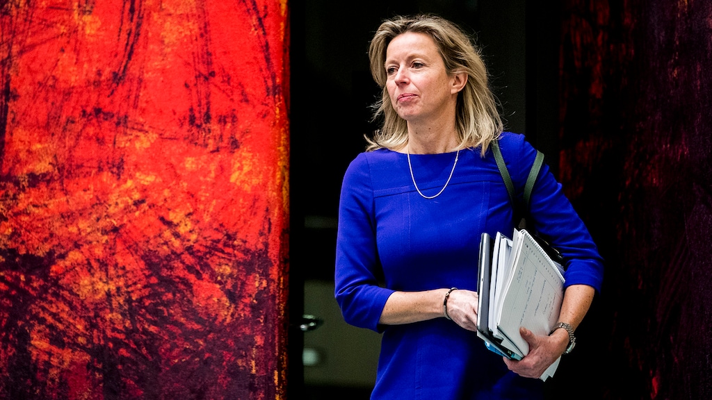 Politieke partijen bij Ollongren op het matje over partijfinanciering
